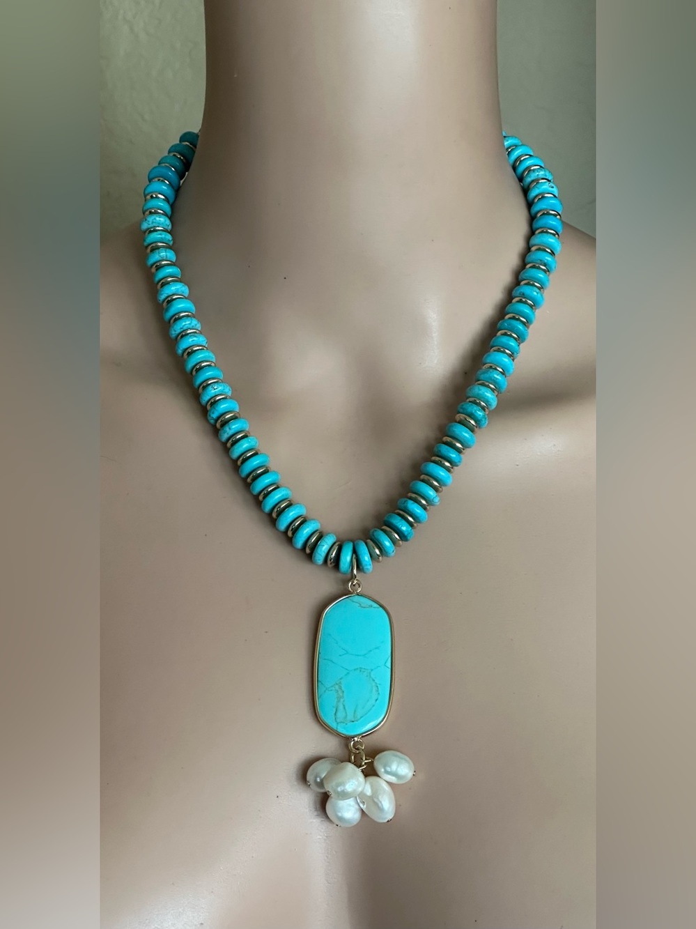 24 inch Turquoise and Pearl bead necklace NWOT